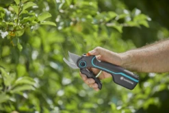 Gardena Assistcut Accu Snoeischaar 25mm -Gardena tuingereedschapwinkel 970534801 07 Gardena20AssistCut20Accu20Snoeischaar2025MM