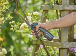 Gardena Assistcut Accu Snoeischaar 25mm -Gardena tuingereedschapwinkel 970534801 10 Gardena20AssistCut20Accu20Snoeischaar2025MM